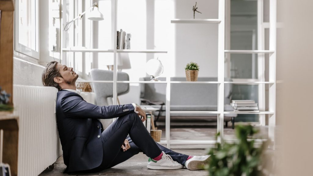 People-pleasers are at a higher risk of burnout, says Harvard-trained psychologist — How to spot the signs