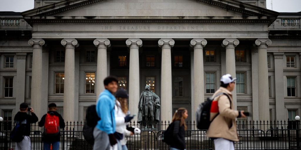 Fitch Puts U.S. Debt on ‘Credit Watch Negative’