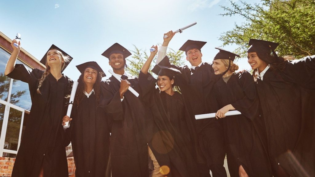 Top money gift ideas for new college graduates suggested by financial pros