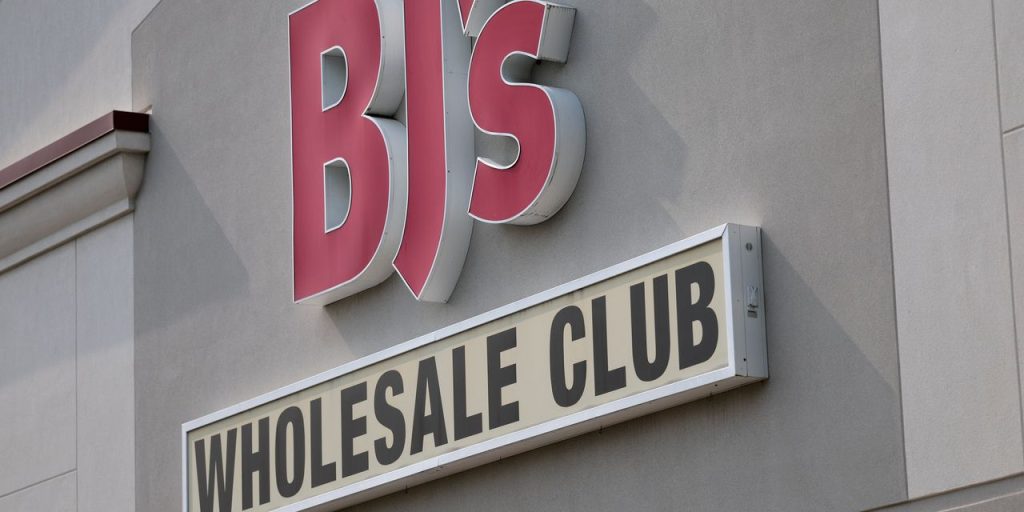 Wholesale prices shrink again, PPI finds, and point to slower U.S. inflation