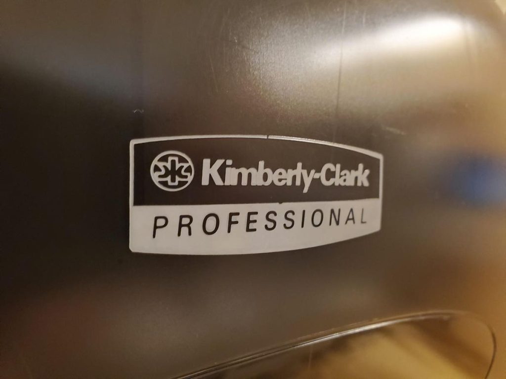 Which Is A Better Consumer Defensive Pick – Kimberly-Clark Or CL Stock?