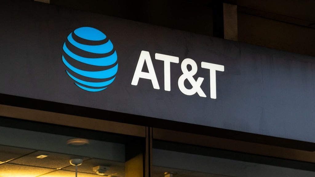 AT&T closing San Francisco flagship store