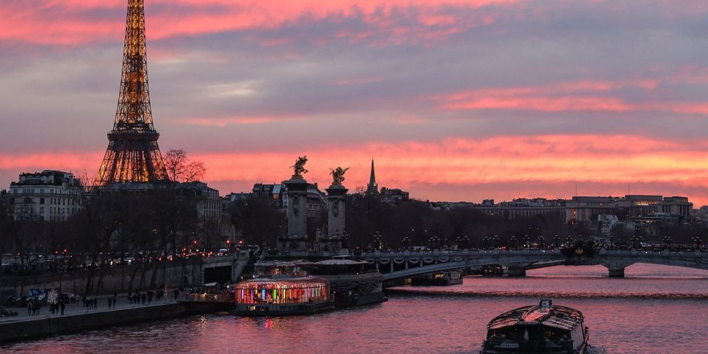 U.S. stock futures under pressure on fears global central banks could drive recession