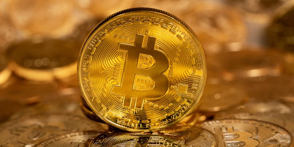 Bitcoin Rises as Crypto Traders Turn Bullish on Government Shutdown