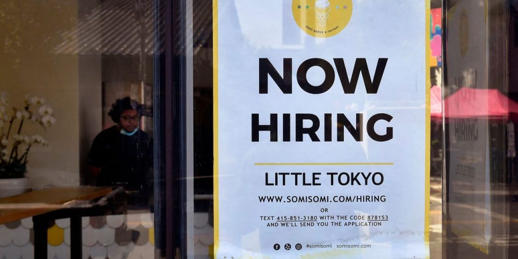 U.S. 4-week average of jobless claims drops to lowest level in seven months