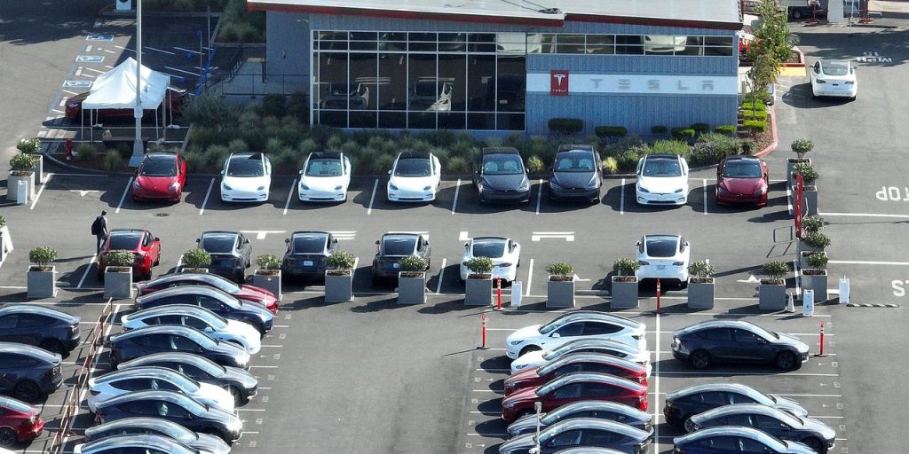 U.S. manufacturers show signs of revival, ISM finds, but still face tough times