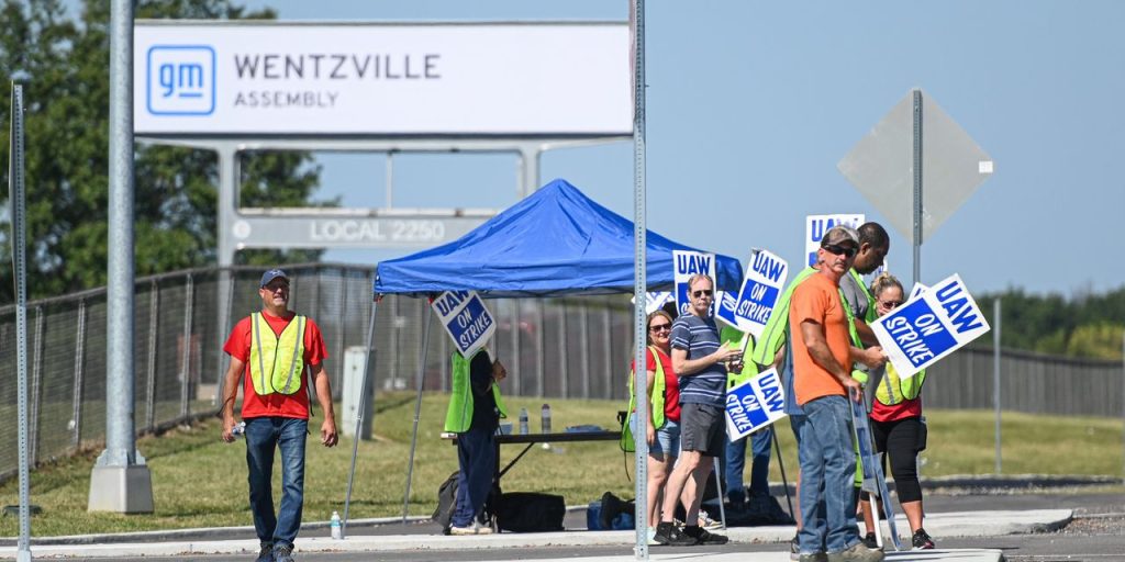 GM lines up $6 billion in financing as UAW strike continues