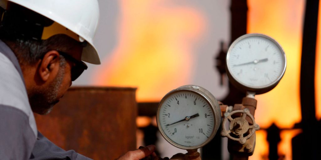 Oil prices decline on report U.S. may ease sanctions on Venezuela