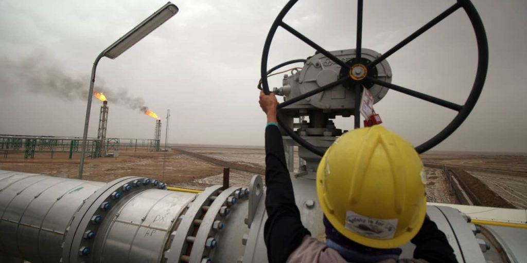 Oil prices post third straight session gain to settle at their highest in a week