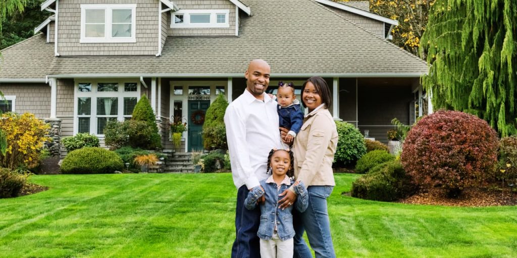 Home prices and mortgage rates will drop in 2024, Redfin says. Here’s how much.